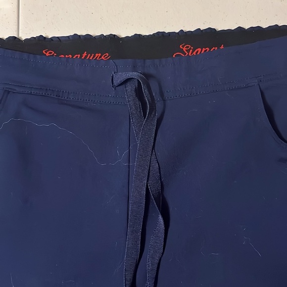 Grey's Anatomy Signature Navy Apparel - Picture 7 of 10